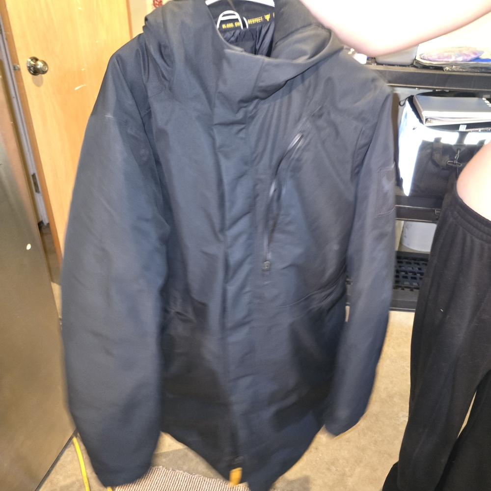 Under Armour Men's Black Puffer Jacket